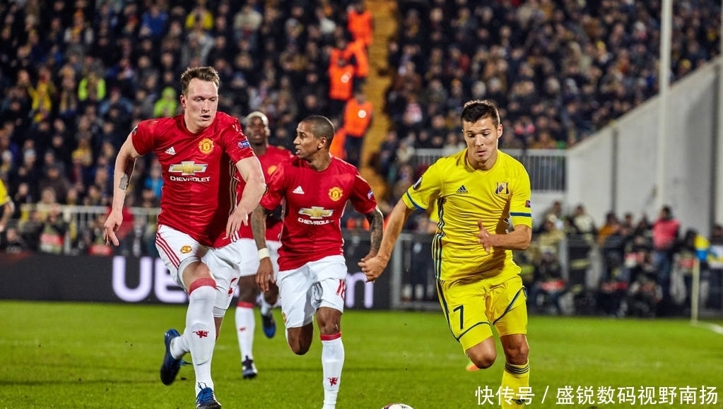 篮球场上的 篮球场上的